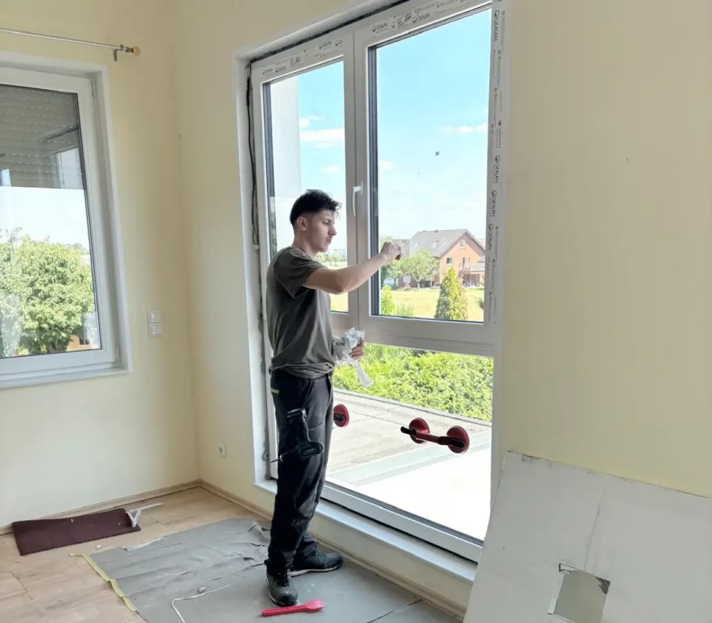 Mitarbeiter - Fenster montieren